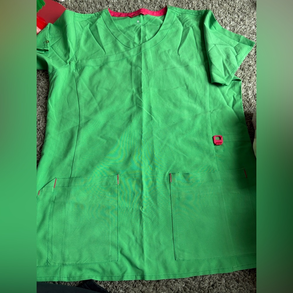 Womens Carhartt scrubs